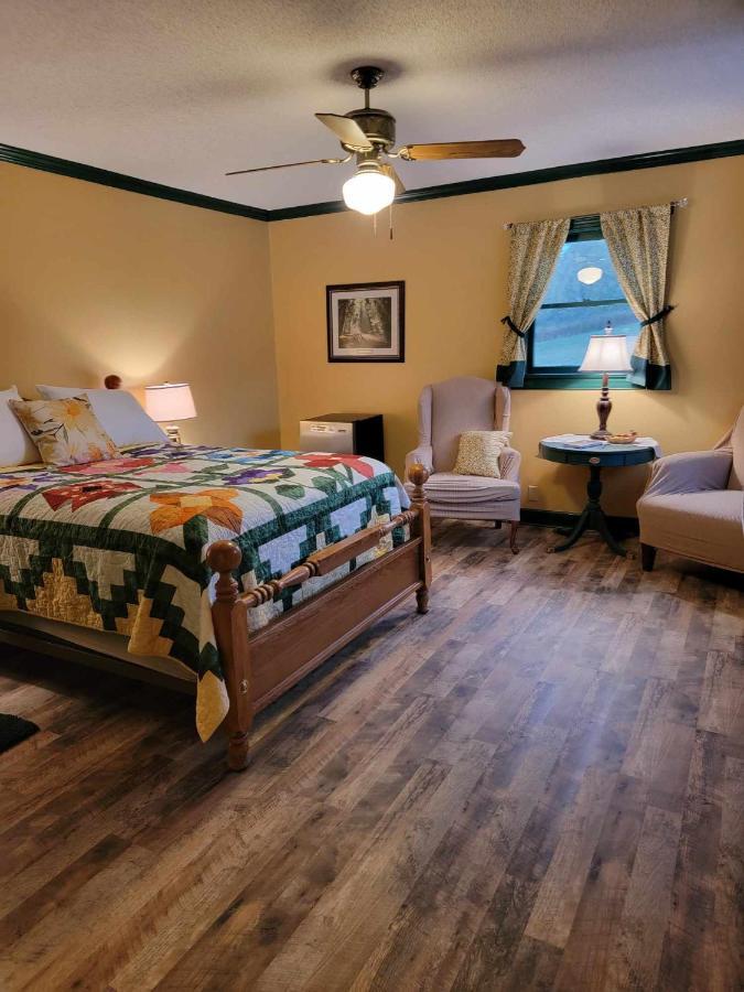 Moonlight Manor Bed & Breakfast Floyd Ngoại thất bức ảnh