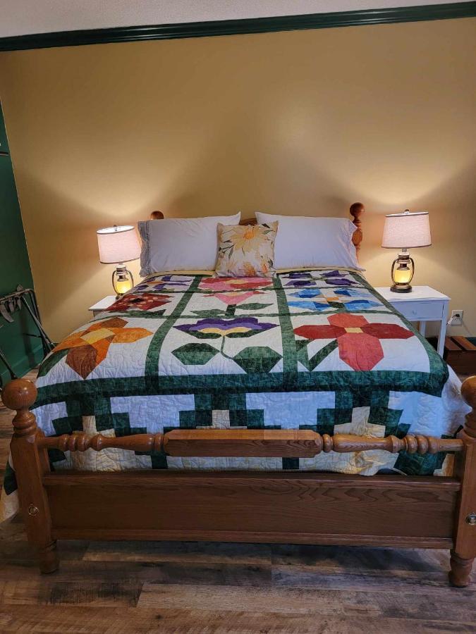 Moonlight Manor Bed & Breakfast Floyd Ngoại thất bức ảnh